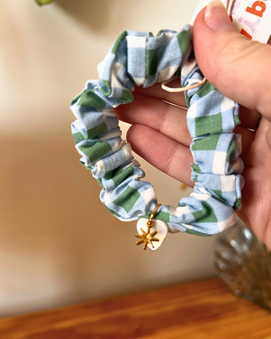 Scrunchy charm - carreaux bleu